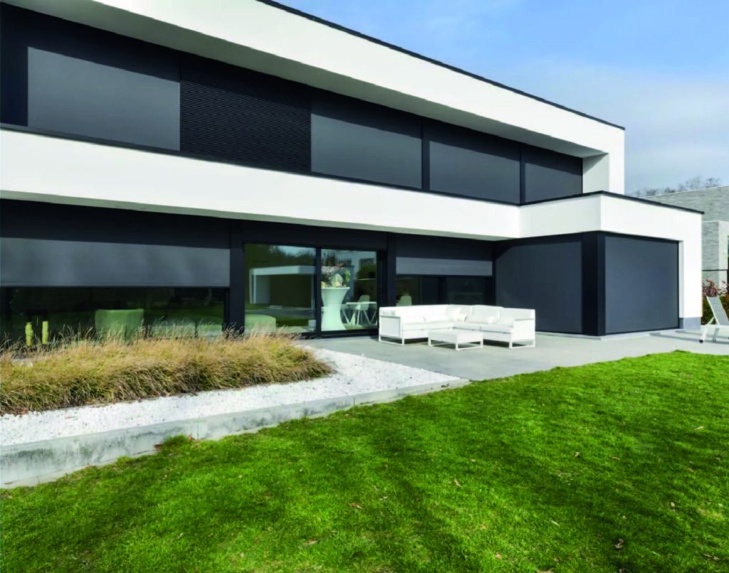 Inbouwscreens moderne woning Wilms van firma Deluplast